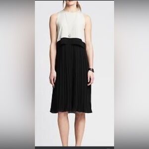 Banana Republic, Pleated Midi Dress size 12, brand new with tags,